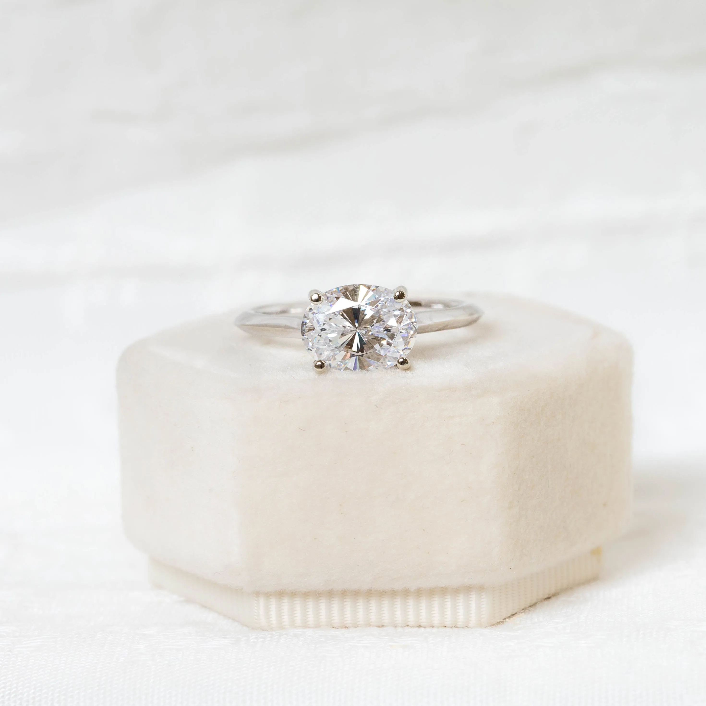 14kw Oval East-West Petite Diamond Ring