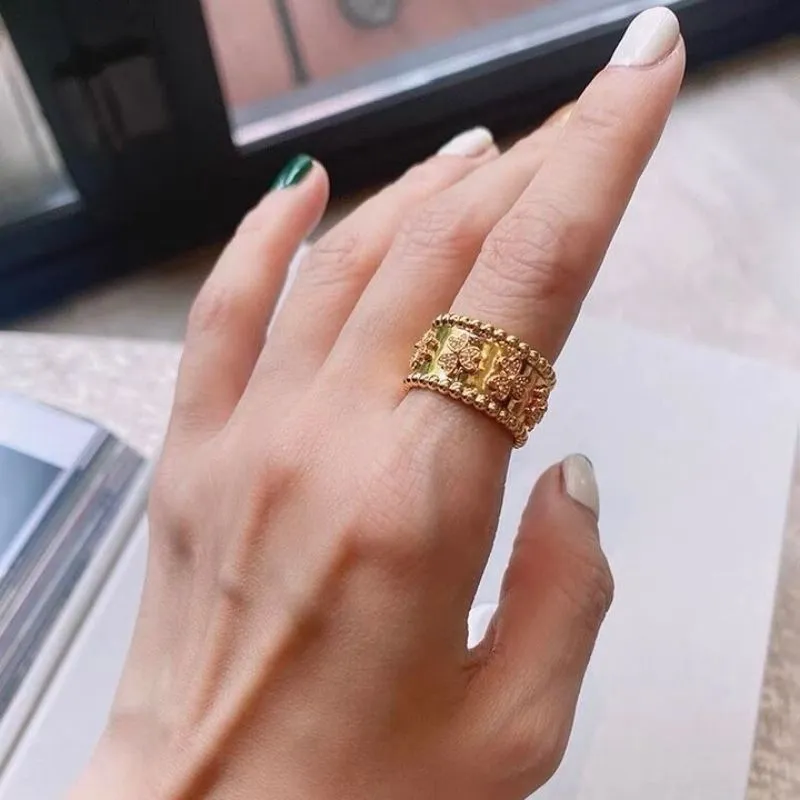 Elegant Clover Ring