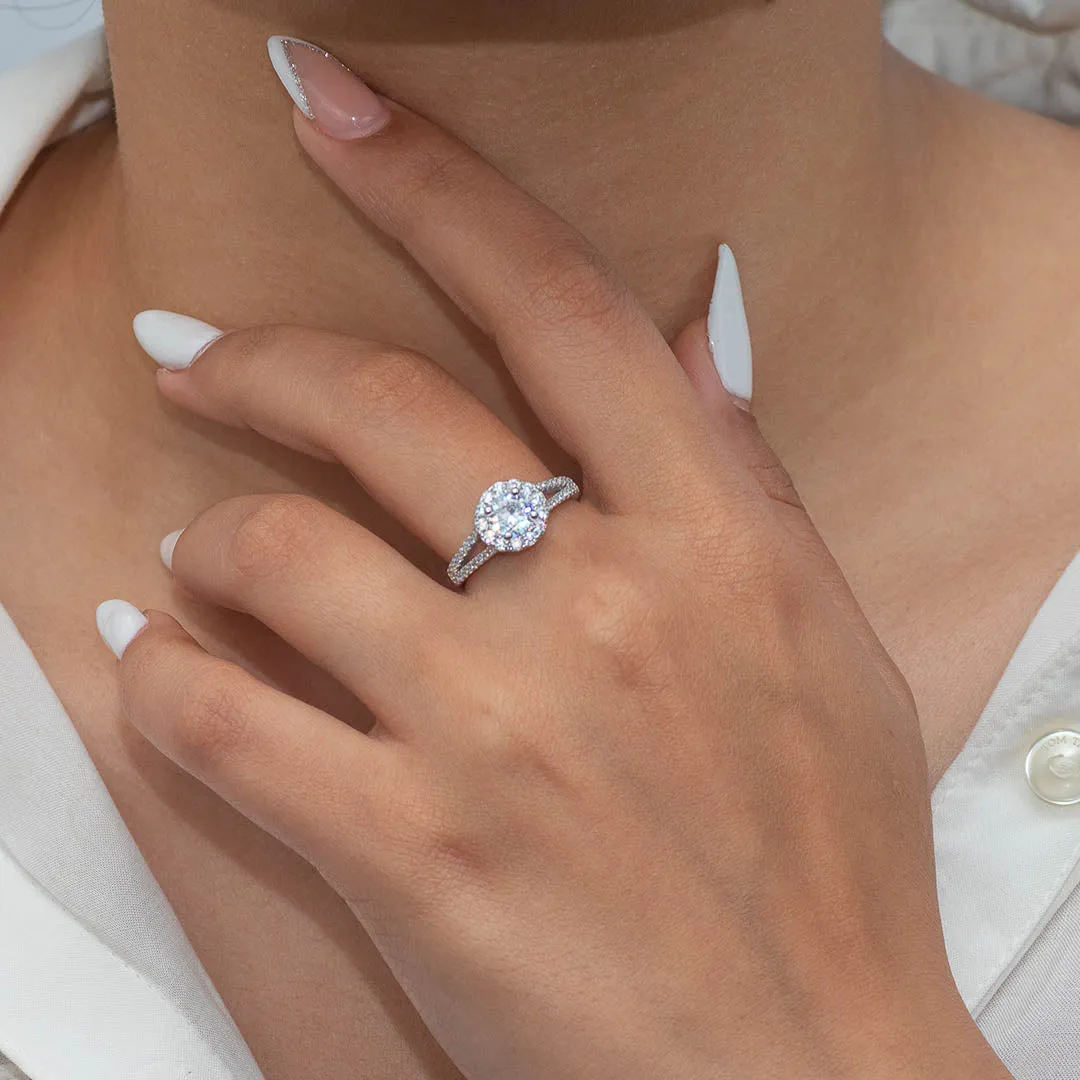 ELEGANT ROUND STONED SILVER RING