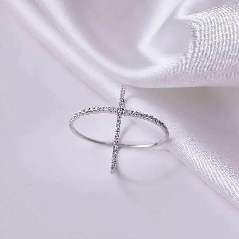 Exquisite 925 Sterling Silver Moissanite Crisscross Ring in Luxury Fashion