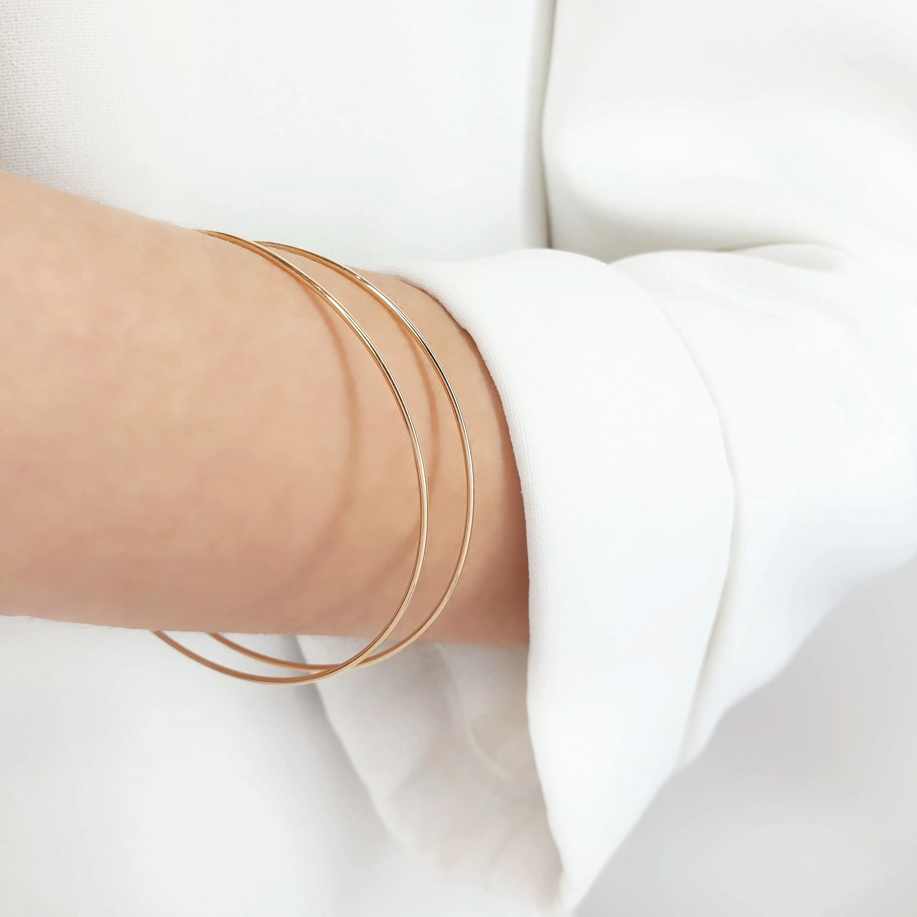 Thin gold bangle